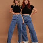 Calça Jeans Wide Leg Detalhe no Cós